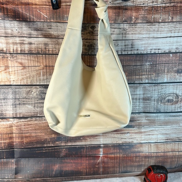 Vince Camuto Handbags - Vince Camuto Cream Textured Bag